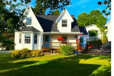 Image de Harbour Pond Getaway, right in the Heart of Brigus!