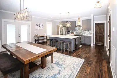 Image de NoDa Updated Mill Home! Amazing Location- Walkable-Bars, Restaurants and Rail! \n