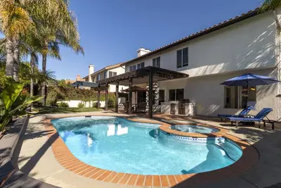 Image de Absolutely Stunning, Newly Renovated\/Decorated, Pool \/Spa Home! \nPet friendly!