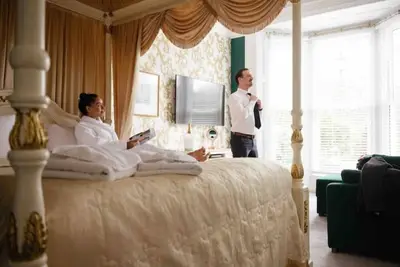Image de Ashby's Accommodation - Deluxe Studios- Romantic/ Private hot tub / Spa. 5/5