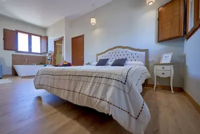 Image de Aprt. en el Centro con Parking Privado Casa de las Argollas. Plasencia