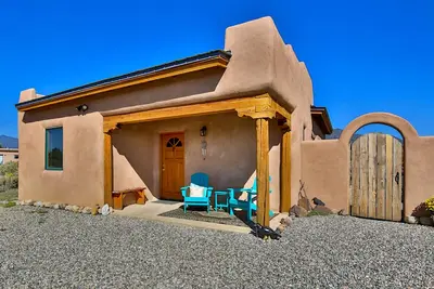 Image de Taos Raven House, gorgeous mountain views between Taos Ski Valley and Taos Plaza