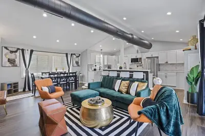 Image de Desirable chic home in a Prime Location!