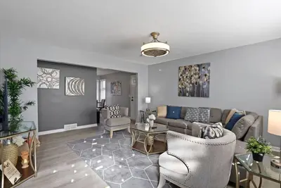 Image de Minutes to Downtown Saint Charles, Cozy/Chic Home