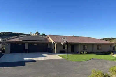 Image de North San Diego County, Great views, relaxing gated 2 acres. Pet friendly