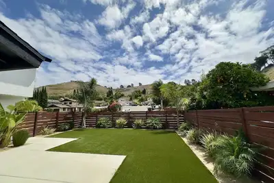 Image de SoCal Sports Complex 8min! / Beach 10min! / Spacious Backyard