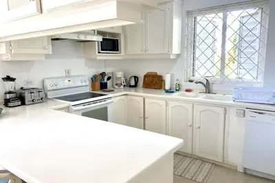 Image de Luxury Condo, on 7th Green, Rockley Golf Course, 5 mins walk beaches + Amenities