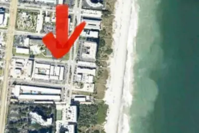 Image de 1/2 block to beach with bunk room and heated pool!