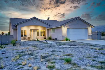 Image de 3-Bedroom Vacation Home Just 15 min away from Agua Caliente Casino and the Strip
