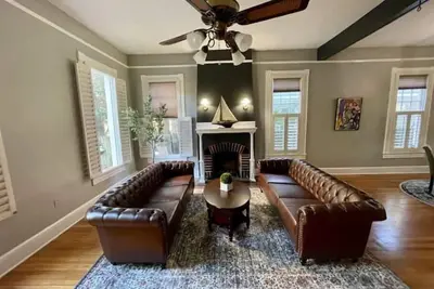 Image de Spacious Historic Residence