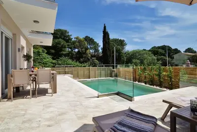 Image de Newly Built 2-Bedroom Villa, A\/C, Private Pool, 5 mins walk to Restaurants & Beach in Agios Georgios