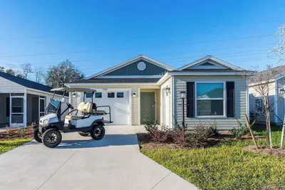 Image de Great 3/2 Villages Home with Amenities Access