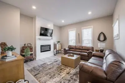 Image de 2br Urban Oasis: Downtown Bliss