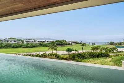 Image de 3 Bedroom/3. 5 Bathroom condo with Private Pool, Ocean views and Hsk