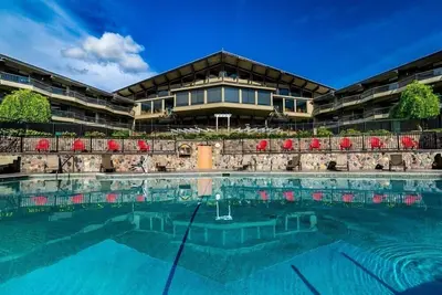Image de Summit Village condo short walk to Lakeview Hotel pool, tubing hill & Shantytown