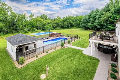 Image de Modern Luxury w/ Hot Tub - Game Room | Gettysburg