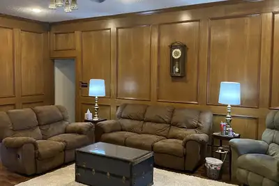 Image de Beautiful 3\/2. 5 home nestled on 3 wooded acres! Less than a mile to lake access!