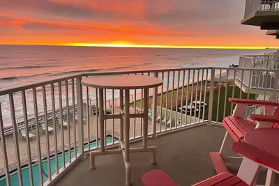 Image de Direct oceanfront No drive beach Stunning sunrises. Heated pool great restaurant