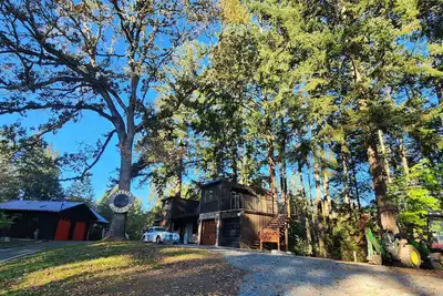 Image de Unique experience, forest house, sunken Hot Tub, pool tbl, sunken Hot Tub\/firept
