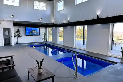 Image de Secluded Retreat ~ Indoor Pool ~ Hot Tub ~Close To Sundown Mountain
