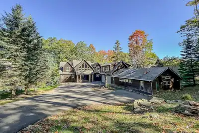 Image de New: Lakefront Luxury Home with Private Indoor Heated Pool!