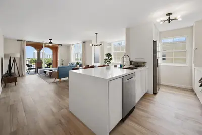 Fully Renovated Condo with and Extraordinary view!