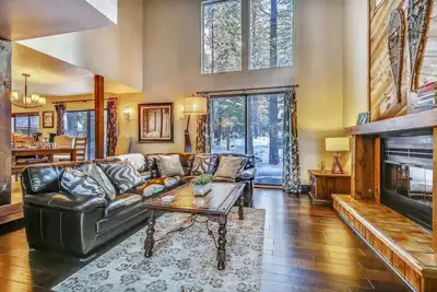 Image de Northstar Hoa Pool, Gym, Ski Shuttle, Gas Fireplace- Promised Land