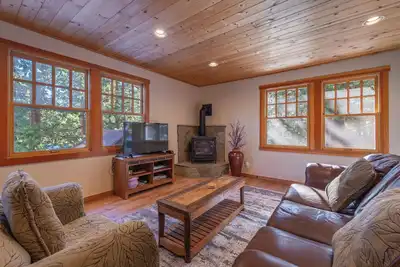 Image de Walk to Beach & Tahoe City Restaurants, Hot Tub, Dogs Ok- Fairway Retreat