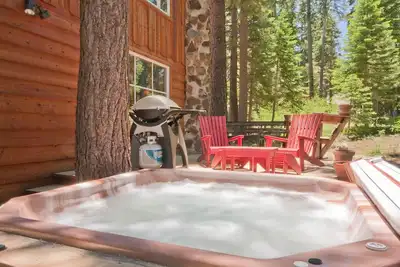 Image de Cozy Tahoe Cottage~Pet Friendly~Honeymoon Cottage
