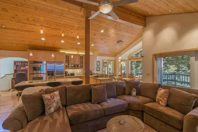 Image de Alpine Meadows home w/ Private Hot Tub, Close to hiking, Fireplace- Mineral Springs Getaway