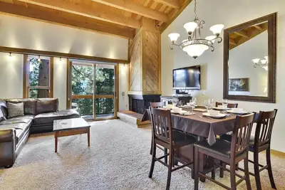 Image de Ski from Condo, Dogs Ok, shuttle to Village - First Chair Chalet