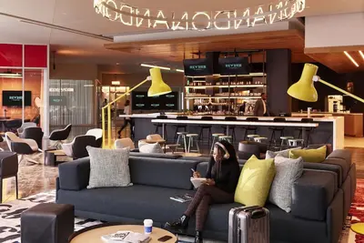 Image de Right next to Mercedes-Benz Stadium! Onsite Parking, Fireplace and Rooftop Bar!