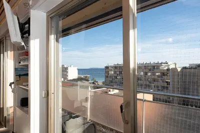 Image de Au Lavandou, beau studio 25m² + terrasse, vue mer et centre ville.