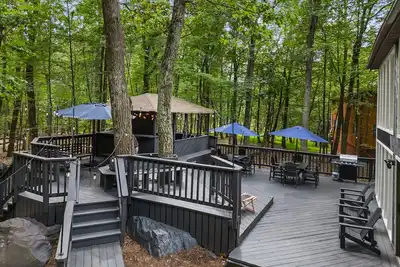 Image de 5br Poconos Heaven! Hot Tub, Fire Pit, Jungle Gym