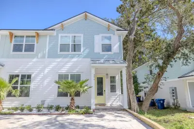Image de Coastal Haven: Stylish Retreat, 2 Minute Walk to Amelia Island's Beaches