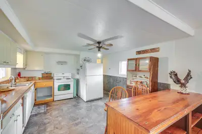 Image de Charming Old Farmhouse in Libby: Pets Welcome!
