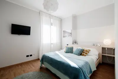 Image de A charming modern flat with a beautiful large terrace, in the heart of the city of Como.