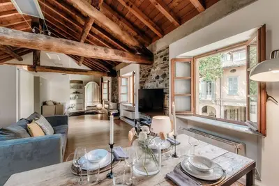 Image de cosy and spacious apartment situated in the pedestrian area of the center of Como.