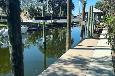 Image de Crystal River waterfront home with dock and private boat slip No fixed bridges.
