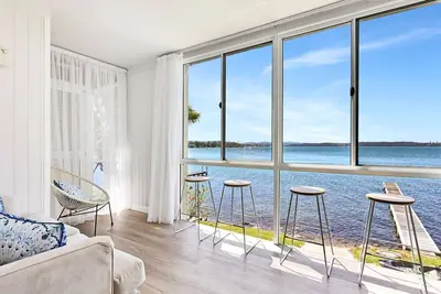 Image de New Property Silverwater Serenity Shores Absolute Waterfront On The Lake