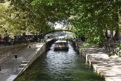 Image de Sleeps 17! The Perfect Courtyard Home For A Family Gathering - Canal Saint Martin