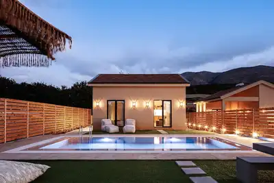 Image de Luxury villa with private pool, for families seeking nature's tranquil escape