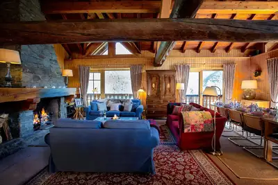 Image de Large 6 bedroom chalet in inspoilt village in Les Arcs area, 200m to nearest lift