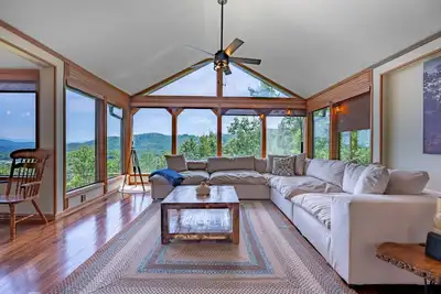 Image de Mountain View\/Jacuzzi\/ Fire pit\/ Close to Downtown. Pet Friendly!
