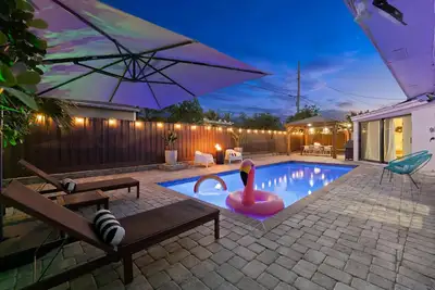 Image de 8 Mins to Beach Front Promenade-Pool-King Bed-Bbq-Games