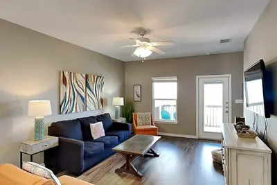 Image de Catalina Island | Pet Friendly + 2 Heated Pools & Easy Walk to Beach!