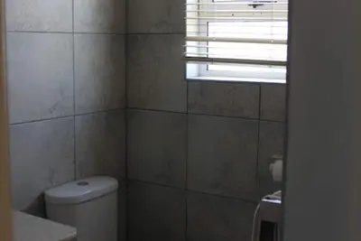 Image de Cozy apartment central to town. Nice for small families