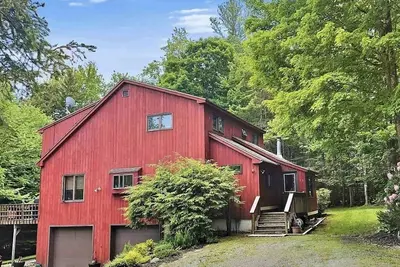 Image de Cozy ski retreat less than 5 minutes from Mt. Snow sleeps 12 comfortably!