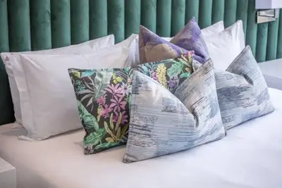 Image de Luxury King bed suite Sandton.