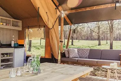 Image de Tente Lodge Masai Mara, confort d’une maison et plaisir de vivre au grand air